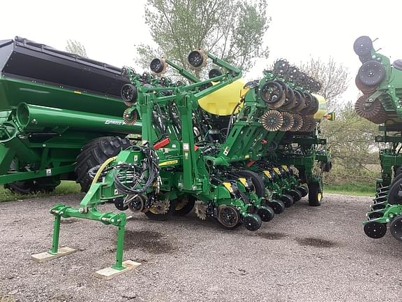 Image of John Deere 1795 equipment image 1