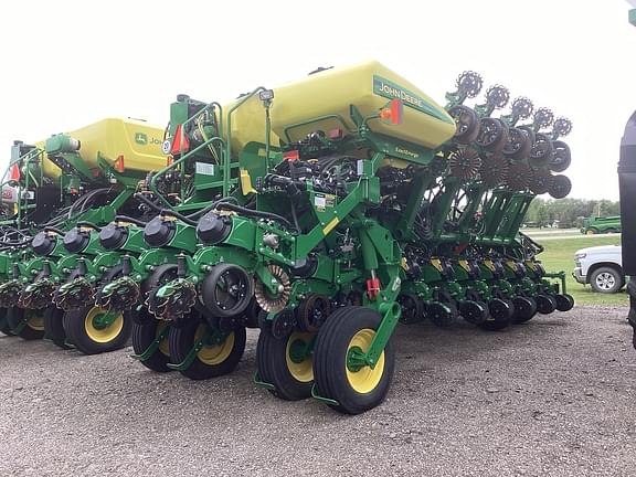 Image of John Deere 1795 equipment image 2