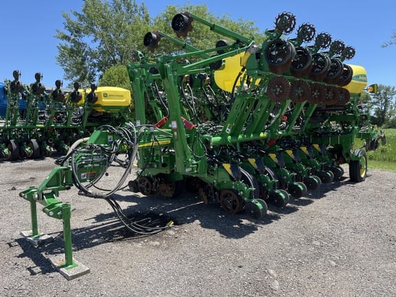 2021 John Deere 1795 Equipment Image0