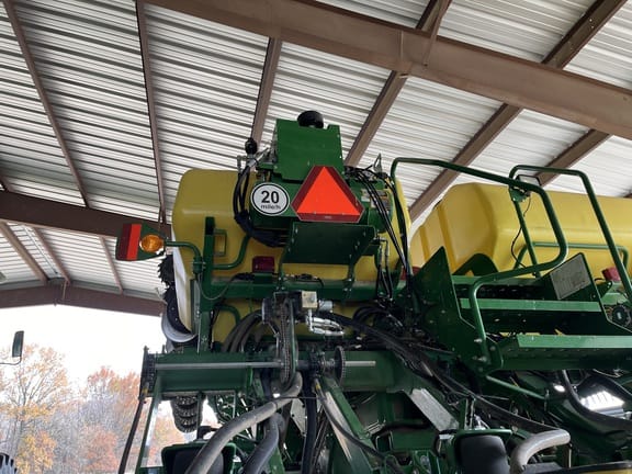 2021 John Deere 1795 Equipment Image0