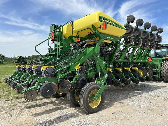 Image of John Deere 1795 equipment image 4