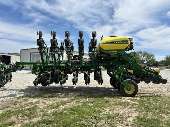 Image of John Deere 1795 equipment image 1
