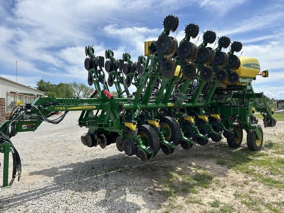 2021 John Deere 1795 Equipment Image0