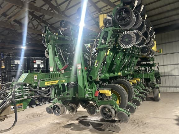Image of John Deere 1795 equipment image 2