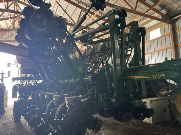 Image of John Deere 1795 equipment image 3