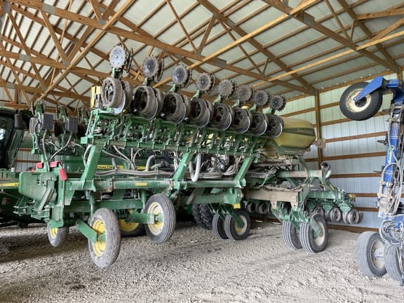 Image of John Deere 1795 equipment image 1