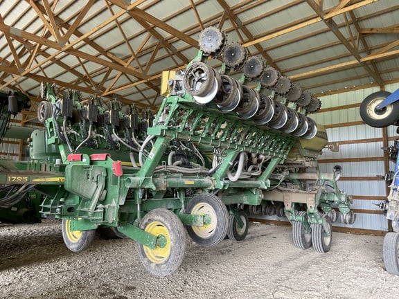 2021 John Deere 1795 Equipment Image0