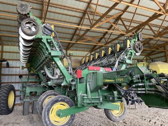 Image of John Deere 1795 equipment image 2