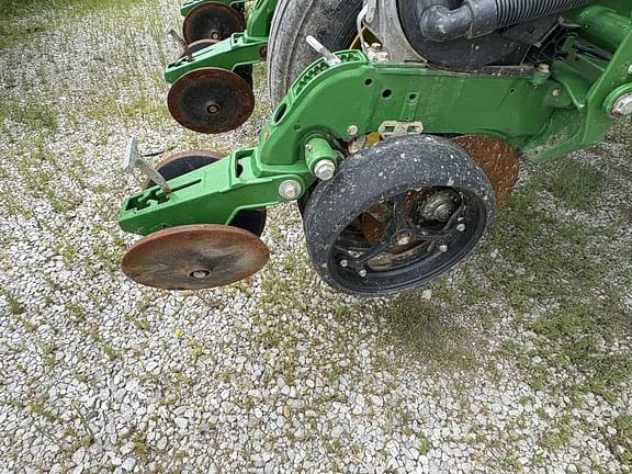 Image of John Deere 1795 equipment image 4