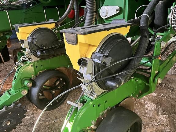 Image of John Deere 1795 equipment image 3