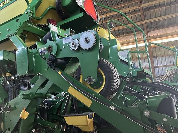 Image of John Deere 1795 equipment image 2