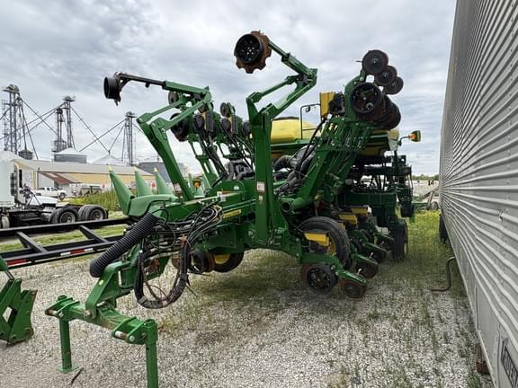 Image of John Deere 1795 equipment image 2