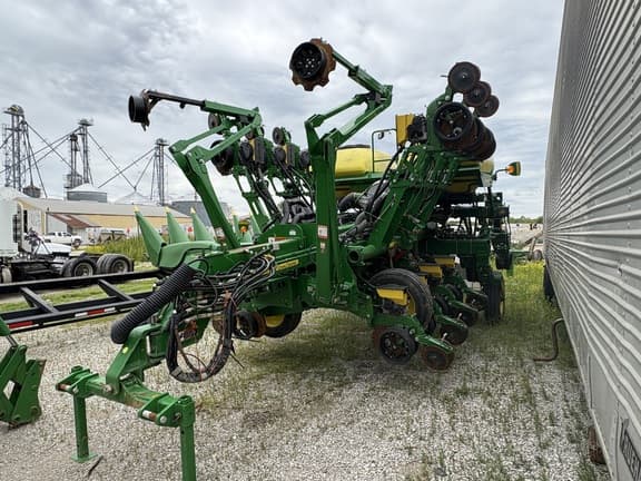 Image of John Deere 1795 equipment image 1