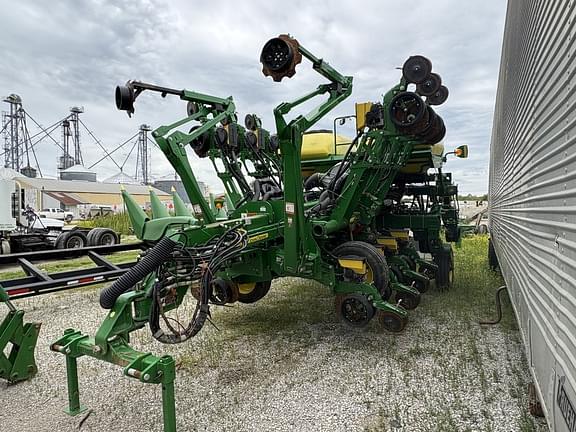 Image of John Deere 1795 equipment image 2