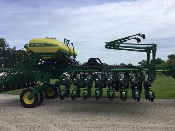 Image of John Deere 1795 equipment image 4