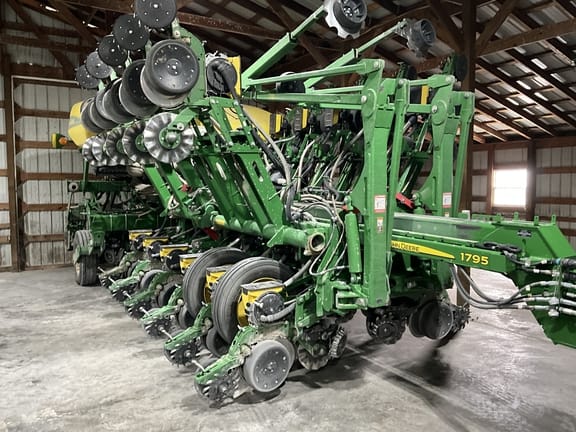 2021 John Deere 1795 Equipment Image0