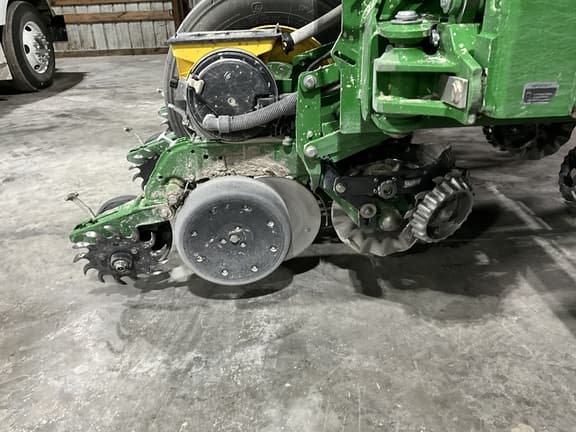 Image of John Deere 1795 equipment image 3