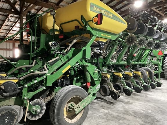 Image of John Deere 1795 equipment image 2