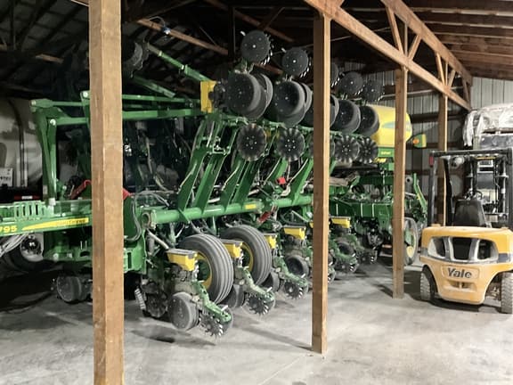 Image of John Deere 1795 equipment image 1