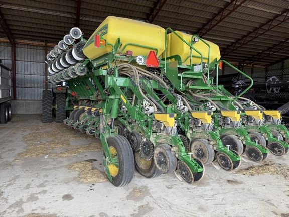 2021 John Deere 1795 Equipment Image0