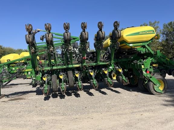 Image of John Deere 1795 equipment image 2