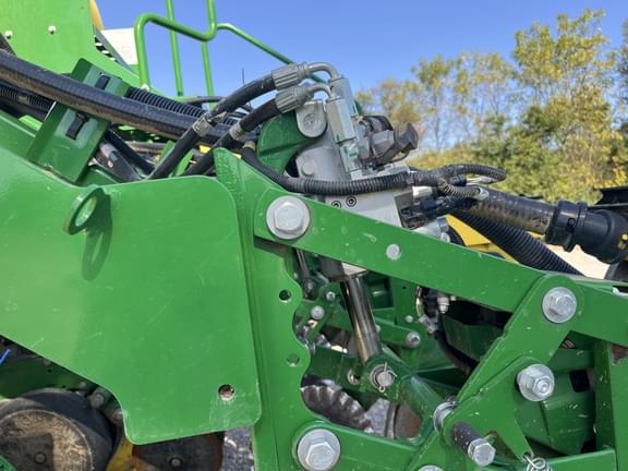 Image of John Deere 1795 equipment image 4