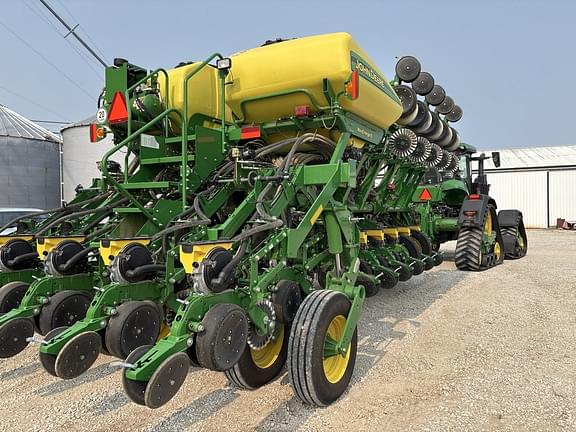 Image of John Deere 1795 equipment image 1