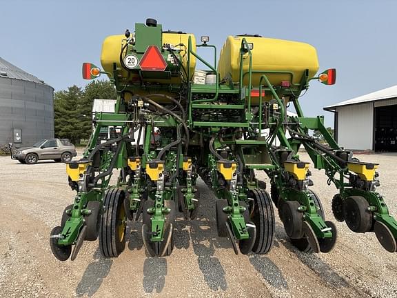 Image of John Deere 1795 equipment image 3