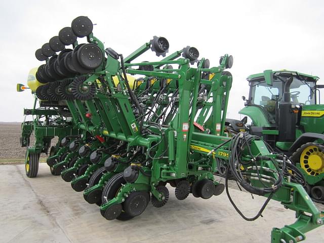 Image of John Deere 1795 equipment image 3