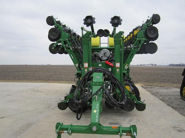 Image of John Deere 1795 equipment image 1