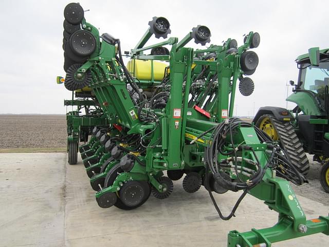 Image of John Deere 1795 equipment image 1