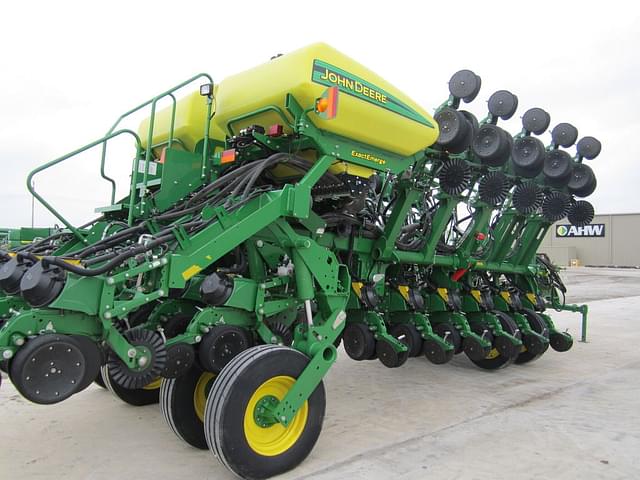 Image of John Deere 1795 equipment image 3