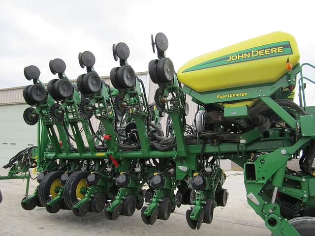 Image of John Deere 1795 equipment image 4