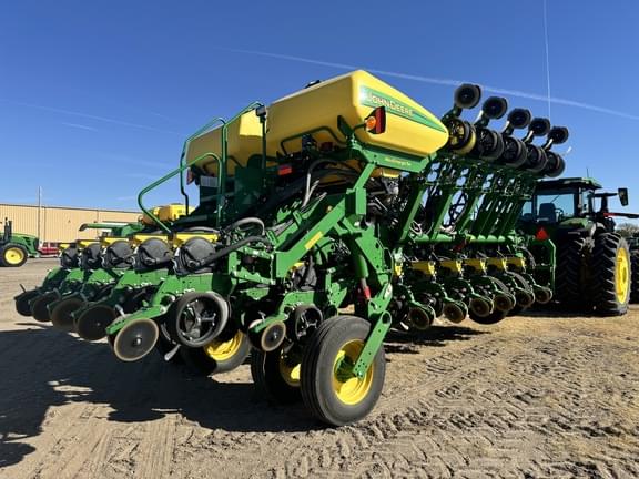 Image of John Deere 1795 equipment image 1
