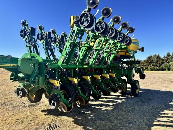 Image of John Deere 1795 equipment image 2