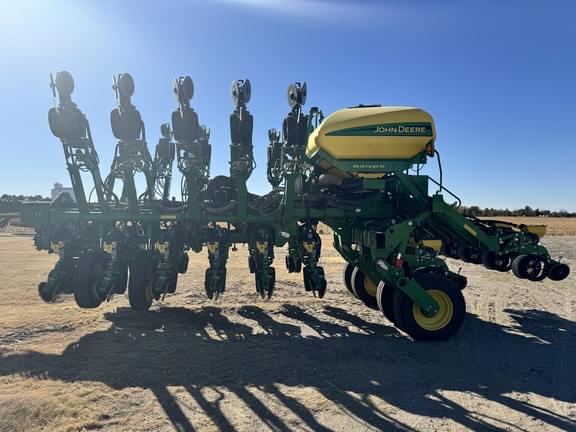 Image of John Deere 1795 equipment image 3