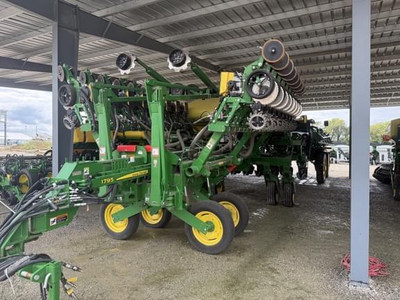 Image of John Deere 1795 equipment image 3