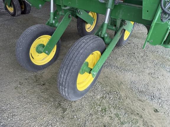 Image of John Deere 1795 equipment image 2