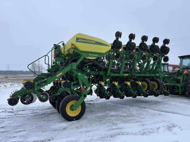 Image of John Deere 1795 equipment image 3