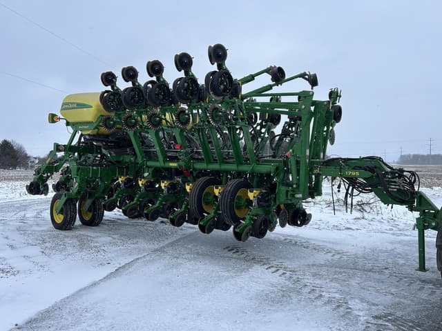 Image of John Deere 1795 equipment image 1