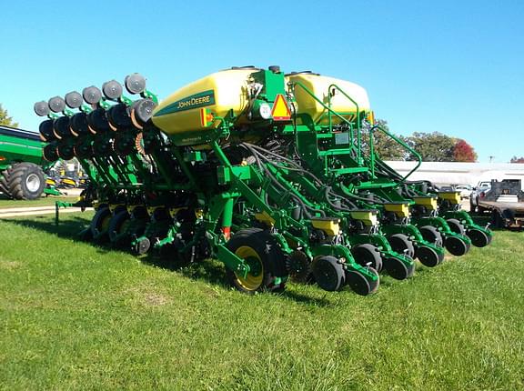 Image of John Deere 1795 Primary image
