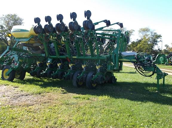 Image of John Deere 1795 equipment image 4