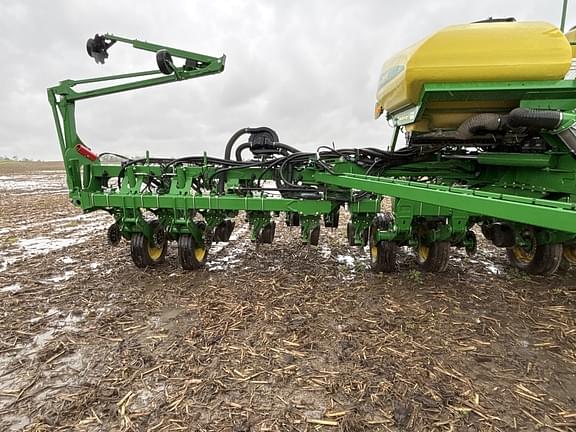 Image of John Deere 1795 equipment image 3