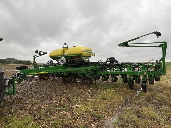 Image of John Deere 1795 Primary image