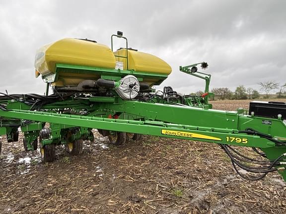 Image of John Deere 1795 equipment image 2