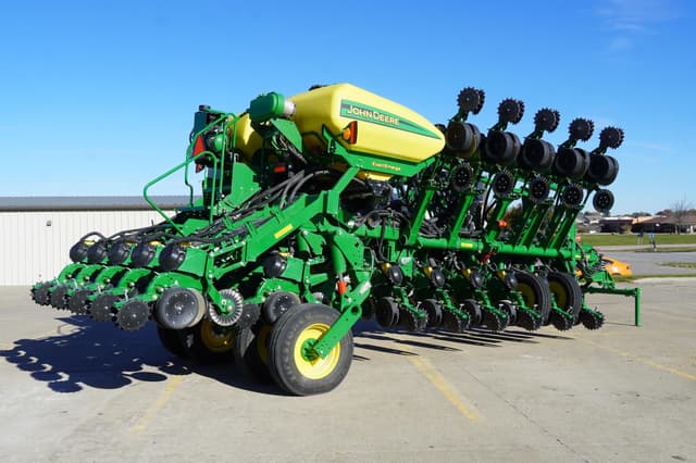 Image of John Deere 1795 equipment image 3