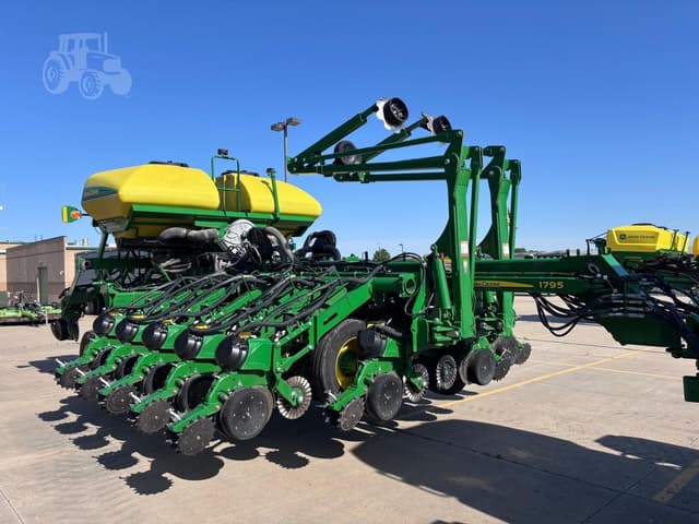 Image of John Deere 1795 equipment image 2