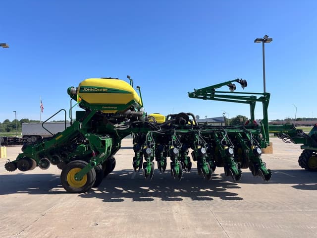Image of John Deere 1795 equipment image 3