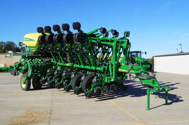 Image of John Deere 1795 equipment image 2