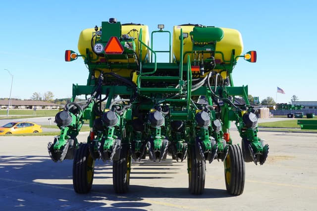 Image of John Deere 1795 equipment image 4